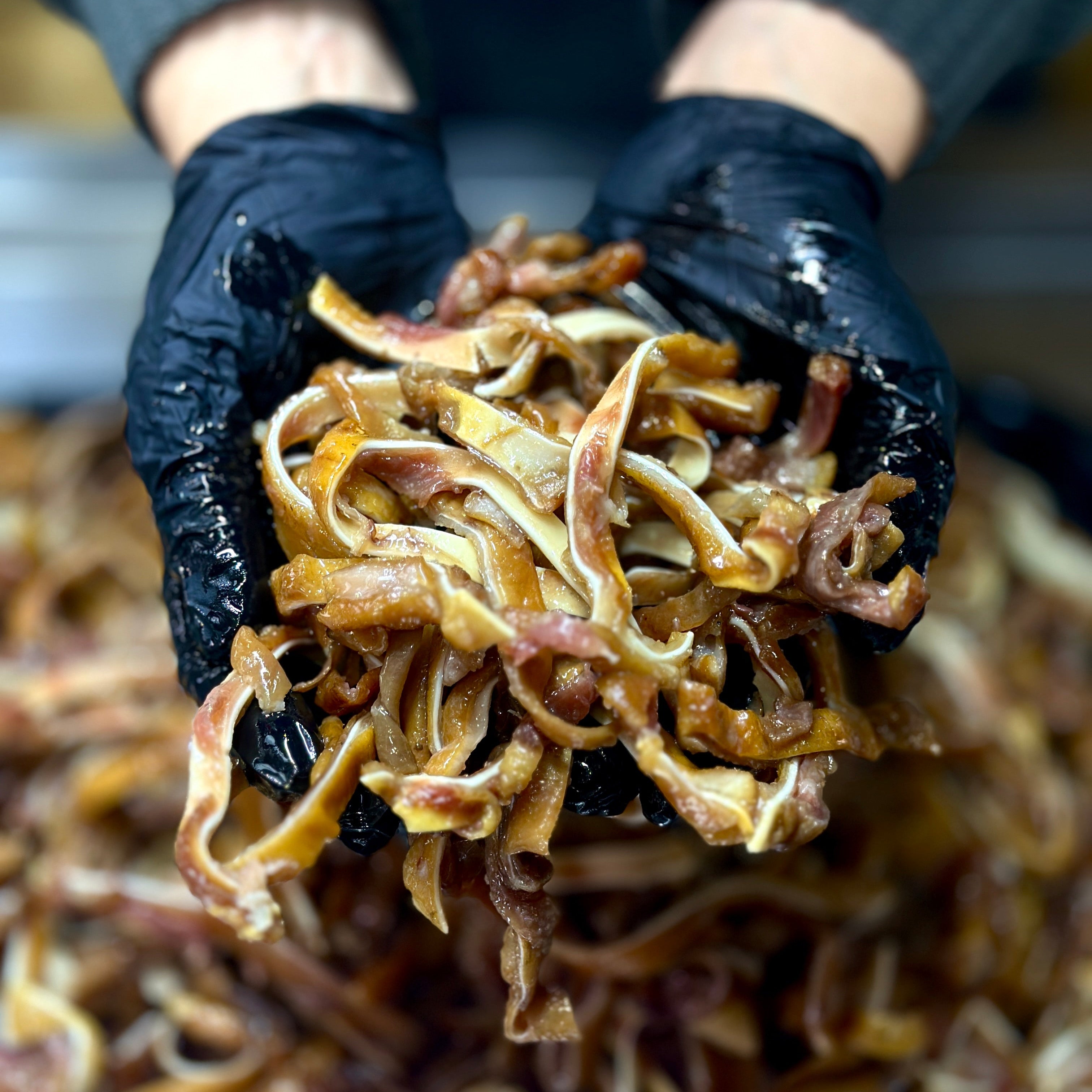 Вуха свинячі копчені