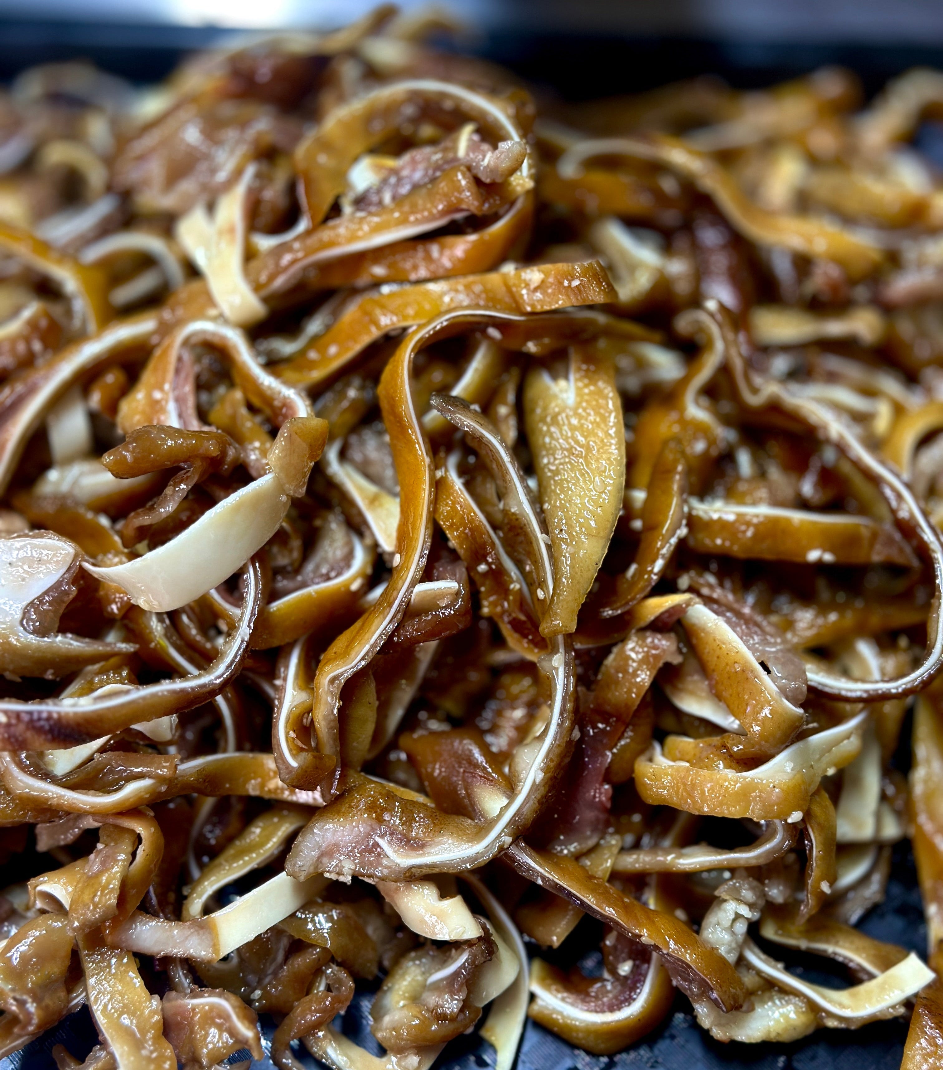 Вуха свинячі копчені з часником