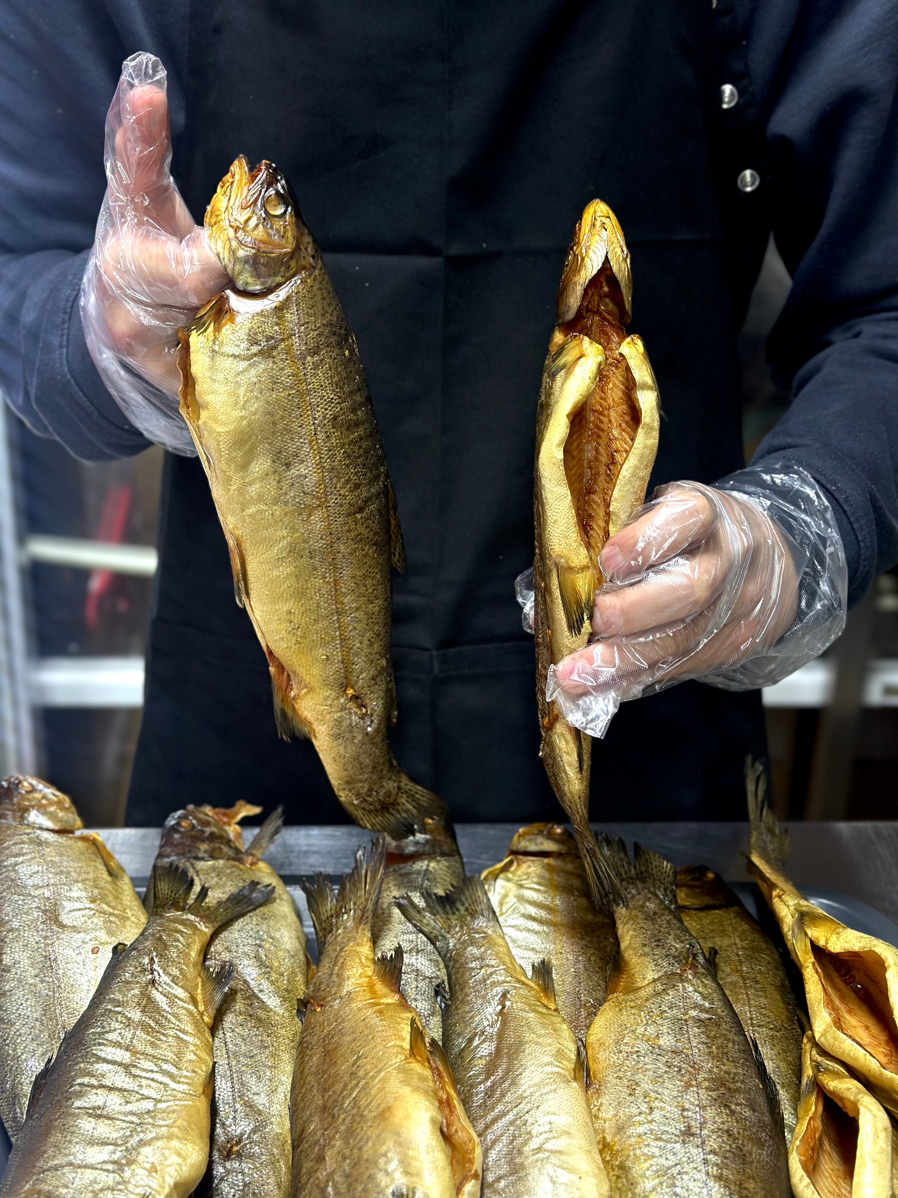 Форель копчена